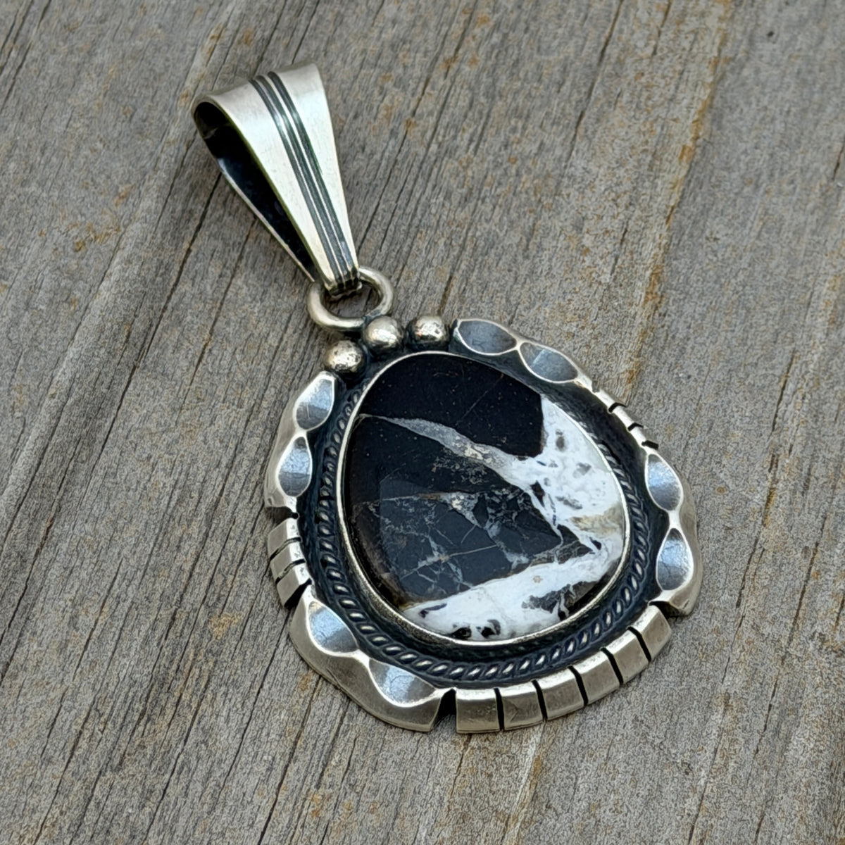 White Buffalo Stone Sterling silver pendant Daniel Benally Navajo PD1