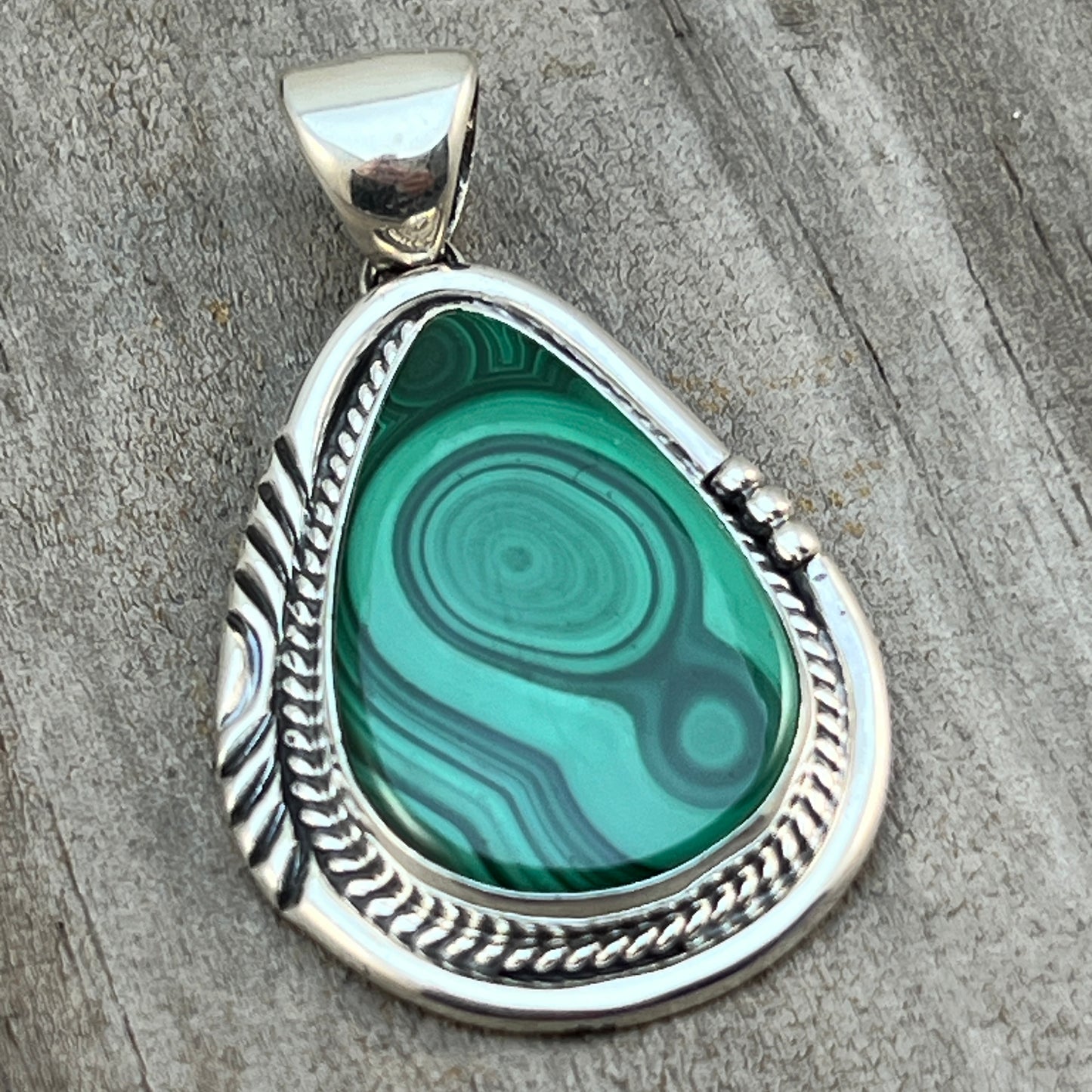 Malichite Pendant Sterling Silver Navajo handmade Junior Begay 532