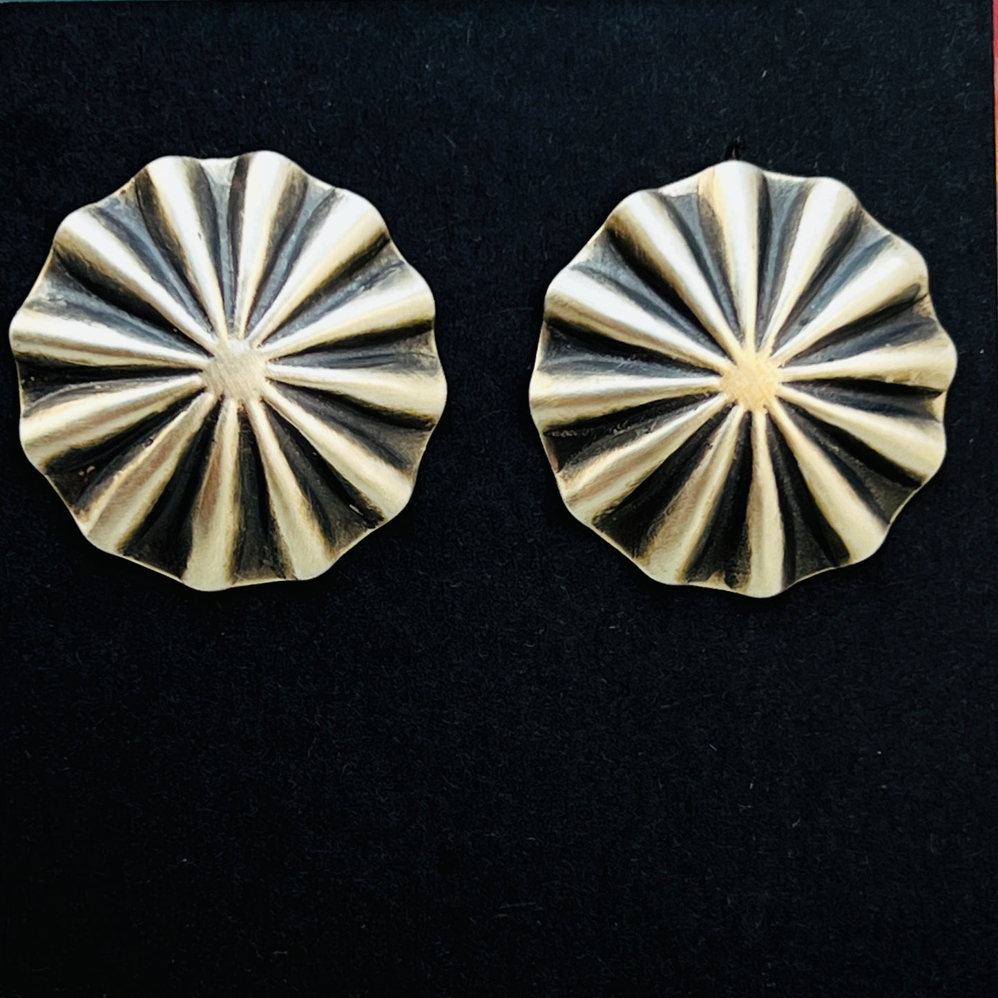 Lightweight fluted Concho earrings sterling silver Arlene Soce Navajo ER58