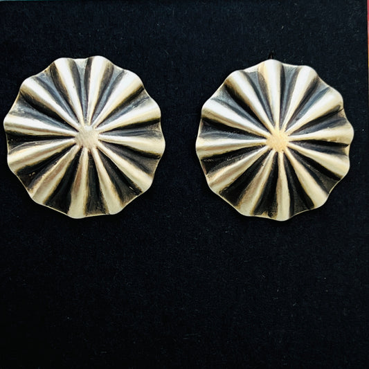 Lightweight fluted Concho earrings sterling silver Arlene Soce Navajo ER58