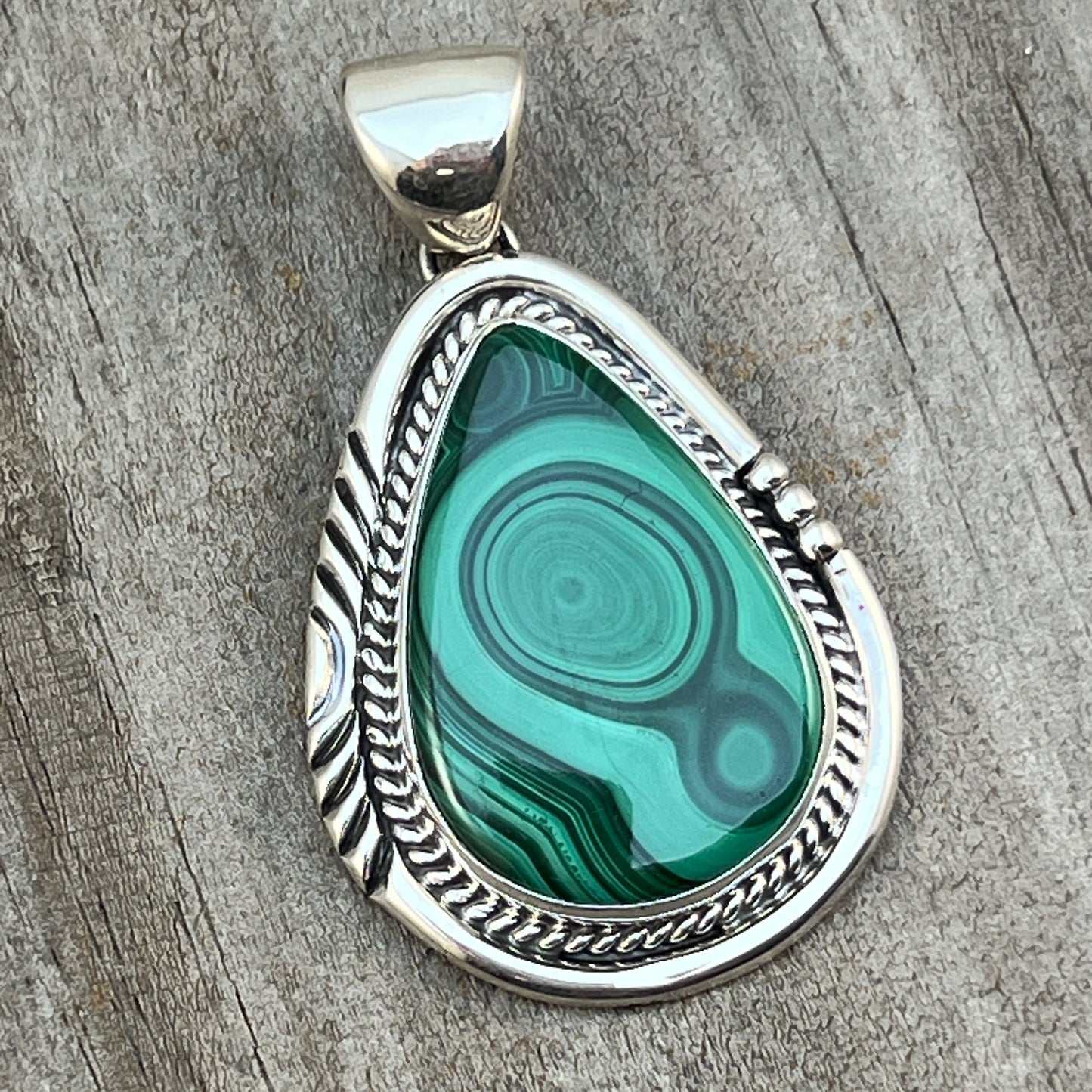 Malichite Pendant Sterling Silver Navajo handmade Junior Begay 532