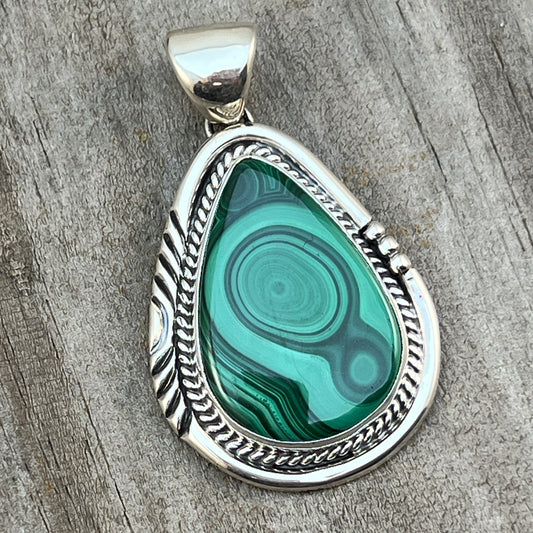 Malichite Pendant Sterling Silver Navajo handmade Junior Begay 532